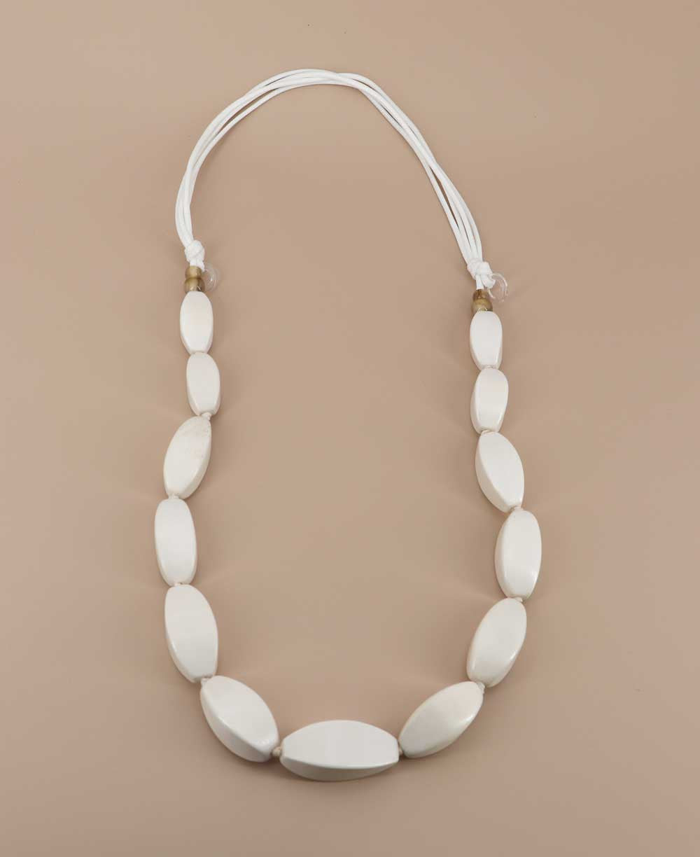 Graduated Oval Bead Necklace in Soft White