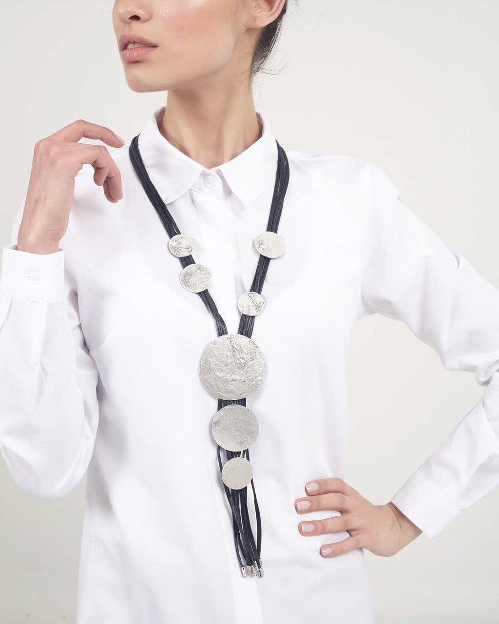 Graduated Hammered Disc Cord Necklace