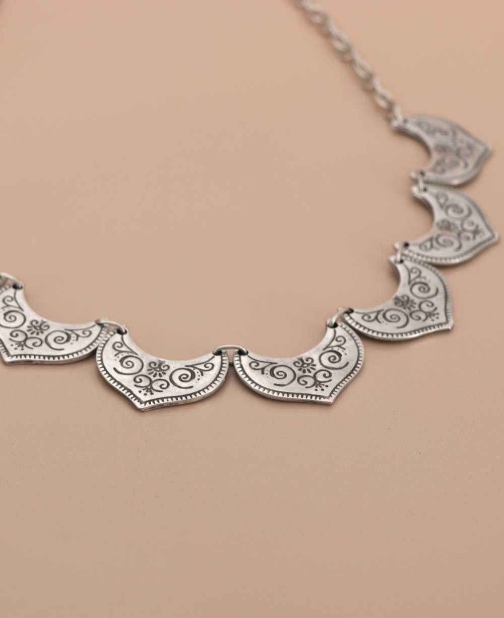 Scalloped Fan-Plate Bib Necklace