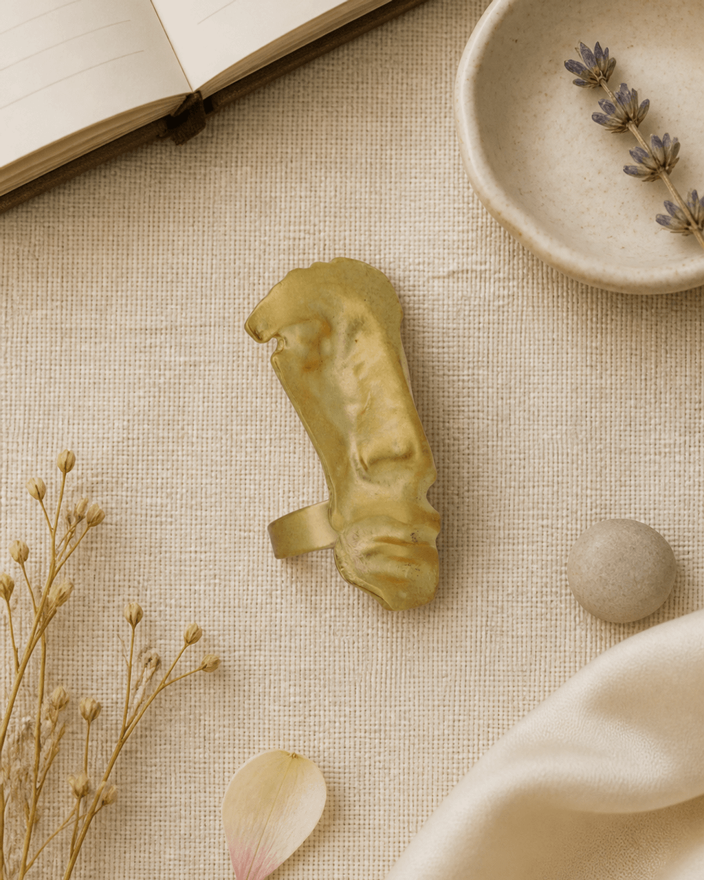 Sculpted Face Ring in Matte Gold